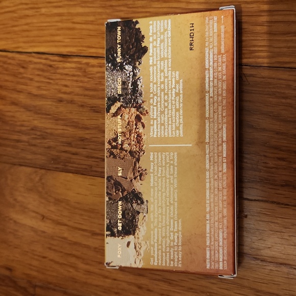 Urban Decay Naked Foxy Palette - Picture 3 of 3